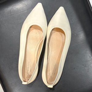 EUC Everlane ivory leather pointed toe ballerina flats
